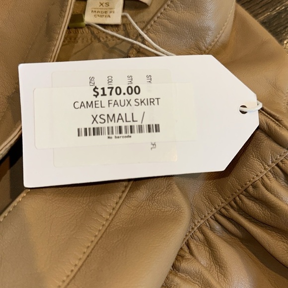 Emily McCarthy Women's Tan Ruffle faux leather Skirt new with tags size xsmall - Picture 6 of 9